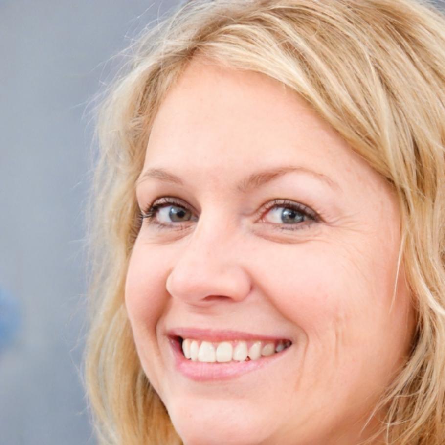 Instructor Branka Solin reviewing student projects